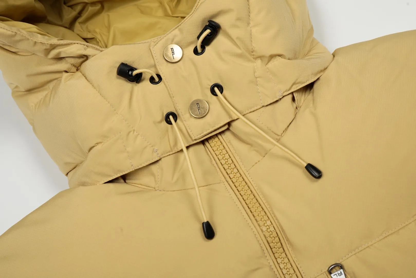 P720 Top quality" Style number: 9003# [Ralph Lauren winter basic classic embroidered men's and women's couple's same style hooded down jacket] ✅Ralph Lauren American retro chest zipper high version top-fill winter down jacket ✅100% high-quality white duck down, high version top-fill capacity ✅Double-layer inner velvet to strictly prevent velvet running ✅Built-in adjustable drawstring, windproof and coldproof, considerate and in place ✅Original version The maximum size can be worn up to 200 pounds. Loose and comfortable, no pressure. ✅Same style for male and female couples. Recommended OOTD outfits in winter~ Size: S-XL Color: Black, milky white, khaki, navy blue, military green